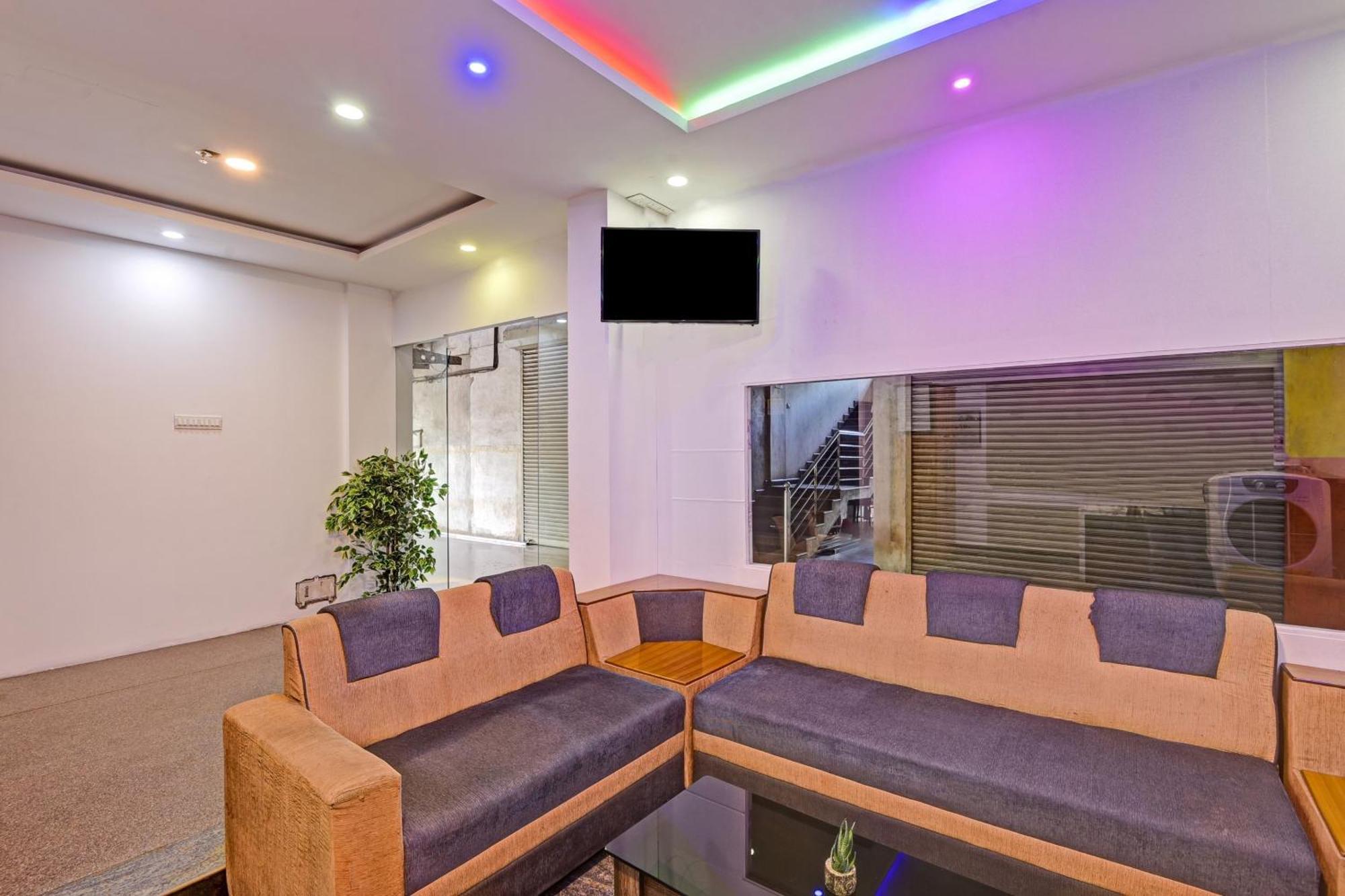 Collection O Express Suites Kakkayam Exterior foto